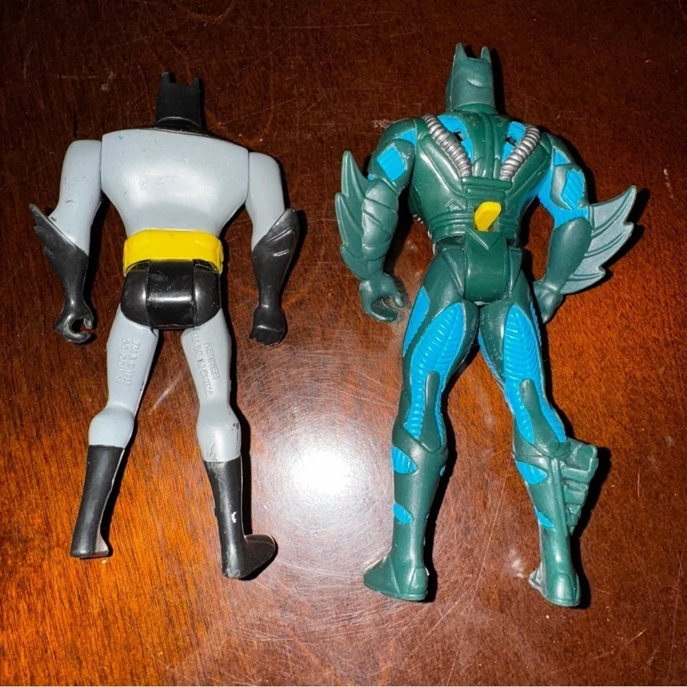 Vtg Batman 1998 Kenner DC Comics Grey Bat Suit  Action Figure, Loose + Another